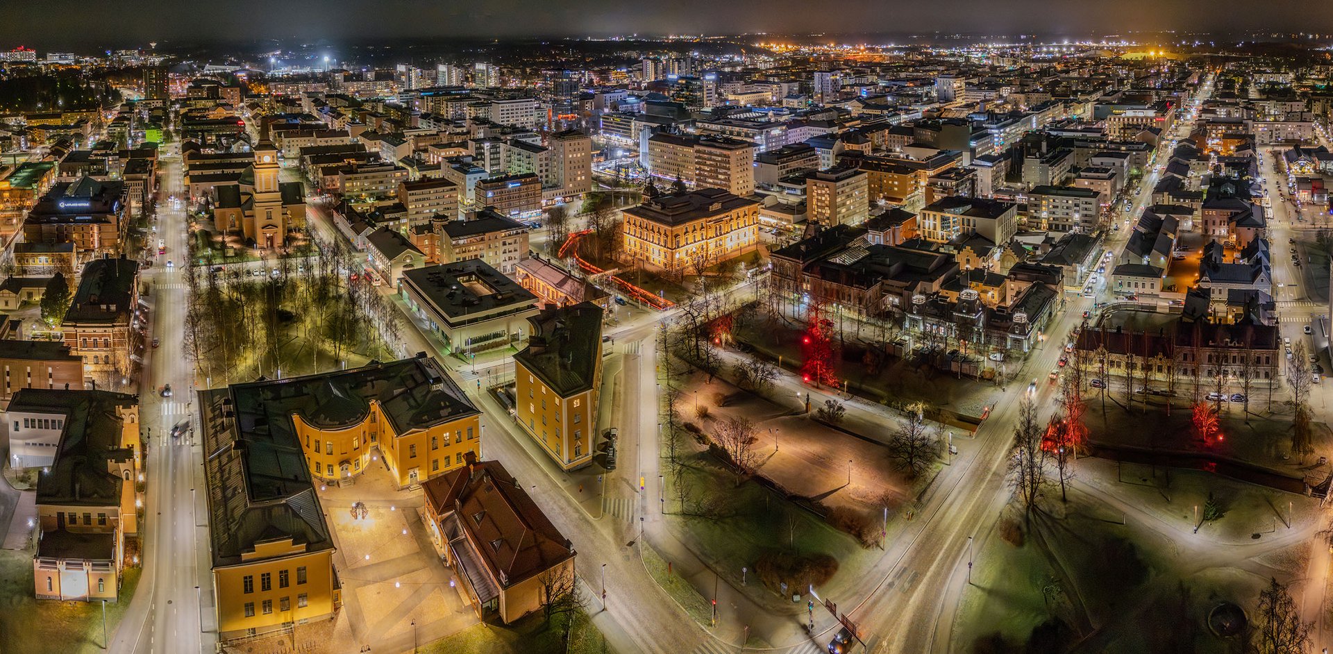Oulu nocą z lotu ptaka