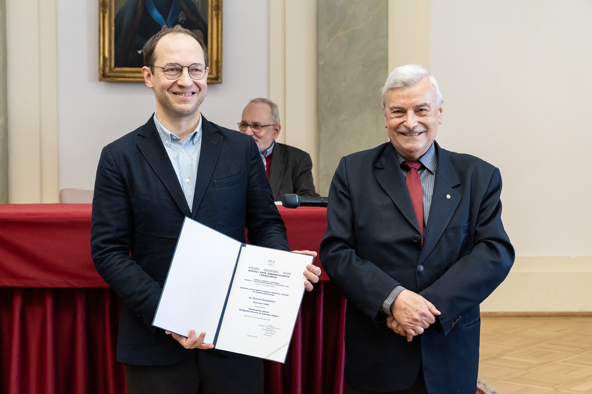 Dr Szenajch with the award