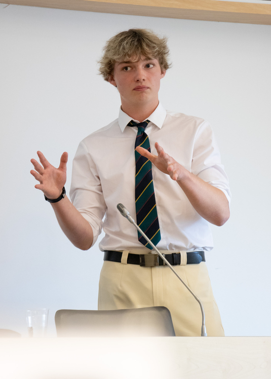 uczetsnik programu podczas prezentacji