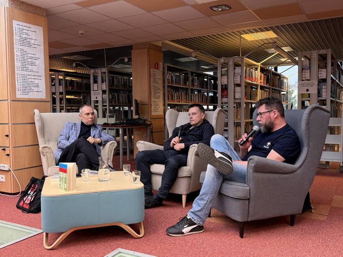 zdjęcie autorów i prowadzącego