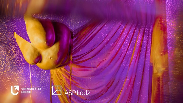 Objekt z wystawy "Niedopasowane" w artystycznej interpretacji - suknia z gorsetem