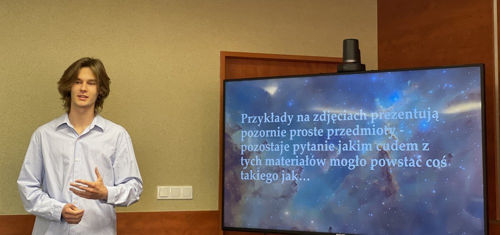uczestnicy projektu zdolny uczeń, świetny student. Na zdjęciu: uczniowie szkół, wykładowcy UŁ