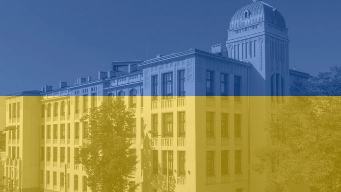 rektorat UŁ w barwach ukraińskiej flagi