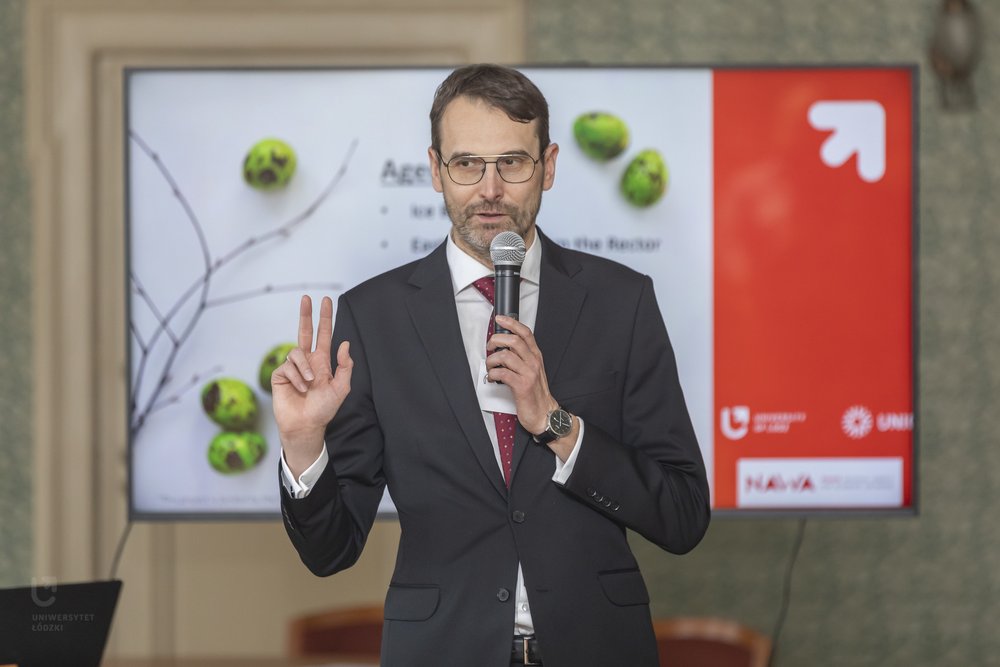 Easter meeting for international researchers from the University of Lodz - Rector of the University of Lodz giving a speech