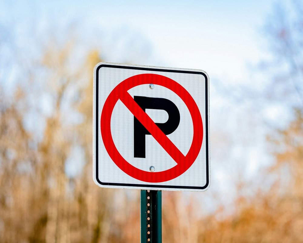 znak zamkniętego parkingu