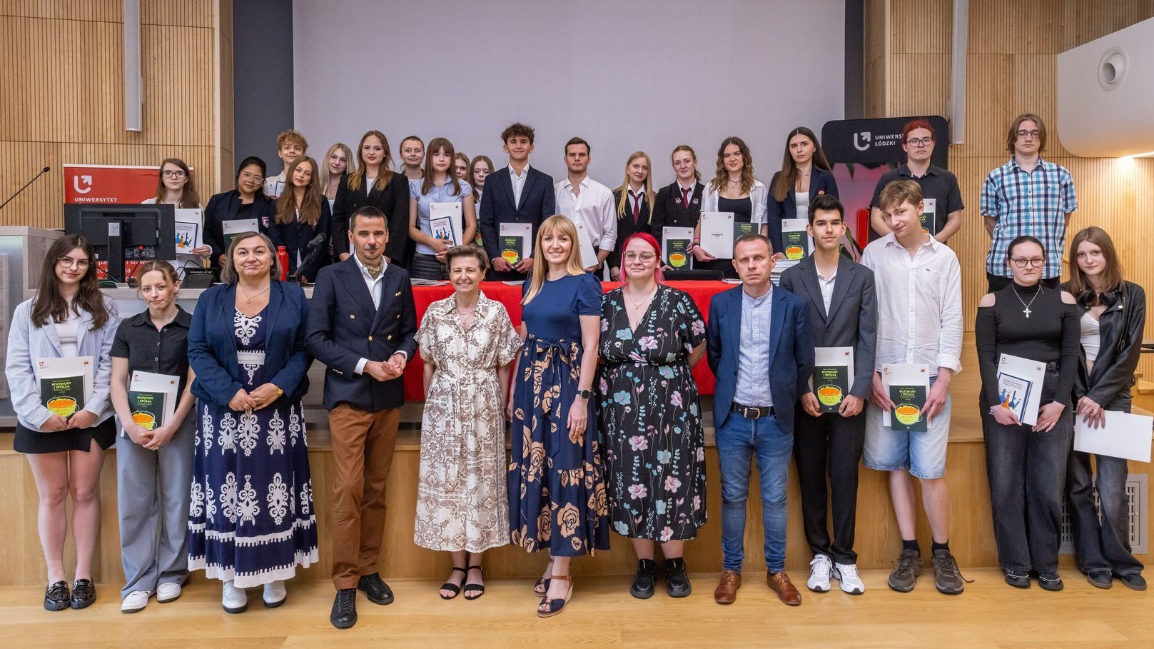 Uczestnicy i uczestniczki programu podczas finału