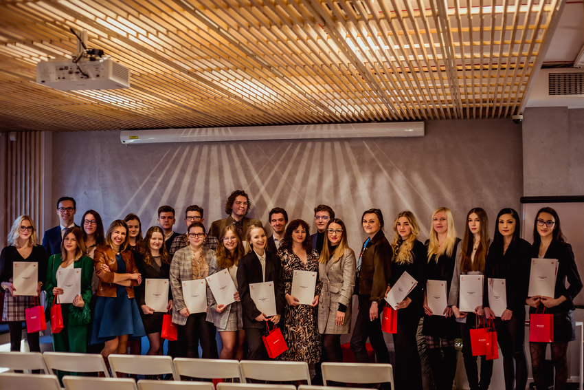 Zdjęcie grupowe wszystkich laureatów nagród Santander