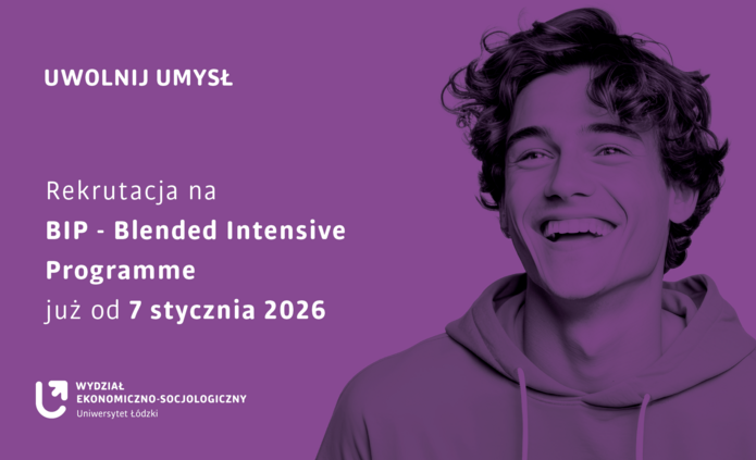 Zaproszenie na rekrutację, młody uśmiechnięty mężczyzna