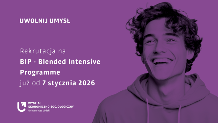 Zaproszenie na rekrutację, młody uśmiechnięty mężczyzna