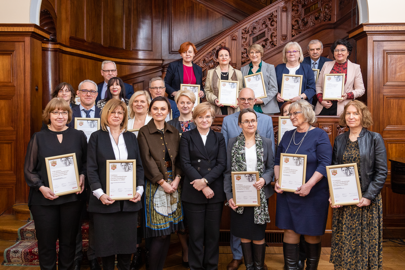 Władze UŁ oraz dyrektorzy najlepszych liceów i techników wg rankingu Pespektywy 2023