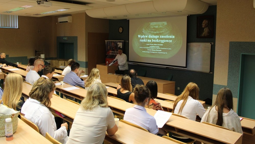 Uczestnicy seminarium podsumowującego VII edycję programu "Zdolny uczeń-świetny student" na WBIOŚ