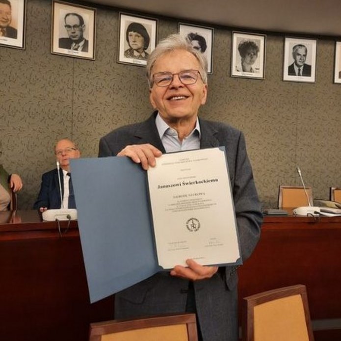 prof. Janusz Świerkocki