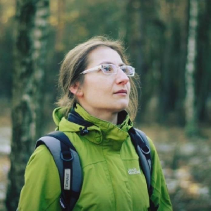 zdjęcie autorki projektu wśród zieleni