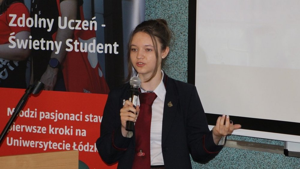 Uczestniczka seminarium podsumowującego VII edycję programu "Zdolny uczeń-świetny student" na WBIOŚ
