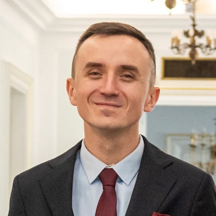 Dr Damian Bębnowski