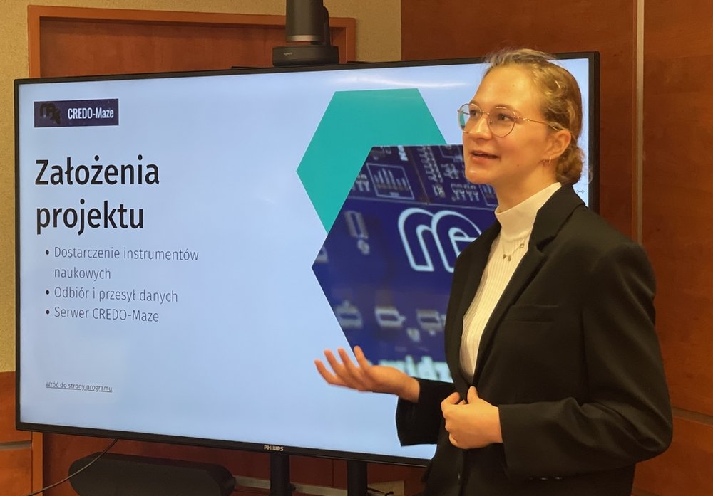 uczestnicy projektu zdolny uczeń, świetny student. Na zdjęciu: uczniowie szkół, wykładowcy UŁ