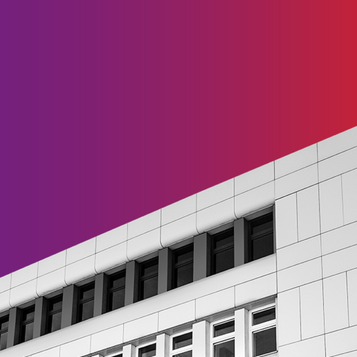 zdjęcie budynku wydziału na fioletowo czerwonym tle