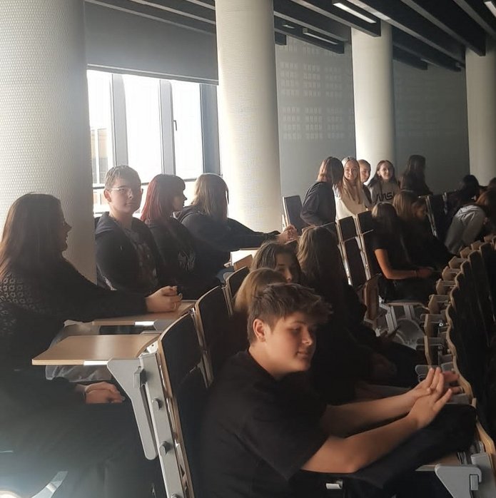 młodzież podczas spotkania