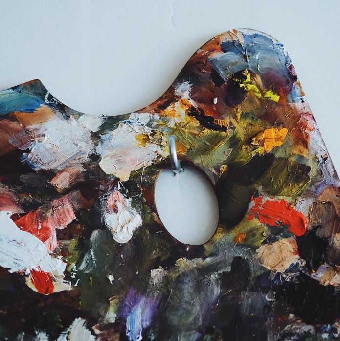 zdjęcie przedstawiające akcesoria malarskie