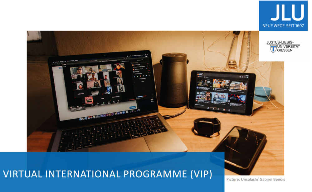 [Translate to English:] zdjęcie przedstawiające komputer reklamujące program