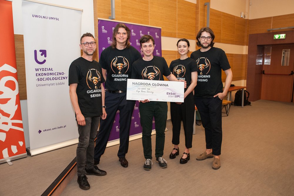 Winners and members of the Jury of the Eksoc StartUP! competition