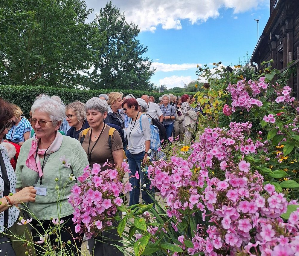 Seniorzy na wycieczce w dolinę Warty i Widawki
