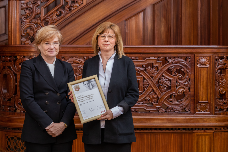 Rektor UŁ oraz Dyrektor Publiczne Liceum Ogólnokształcące Politechniki Łódzkiej w Łodzi z dyplomem