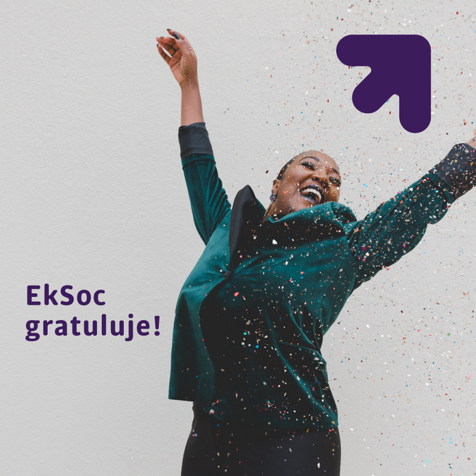 ciesząca się kobieta