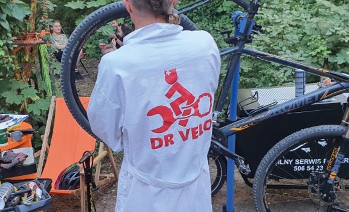 grafika promująca akcję, w napisie uwzględniono nazwę i datę akcji oraz loga partnerów