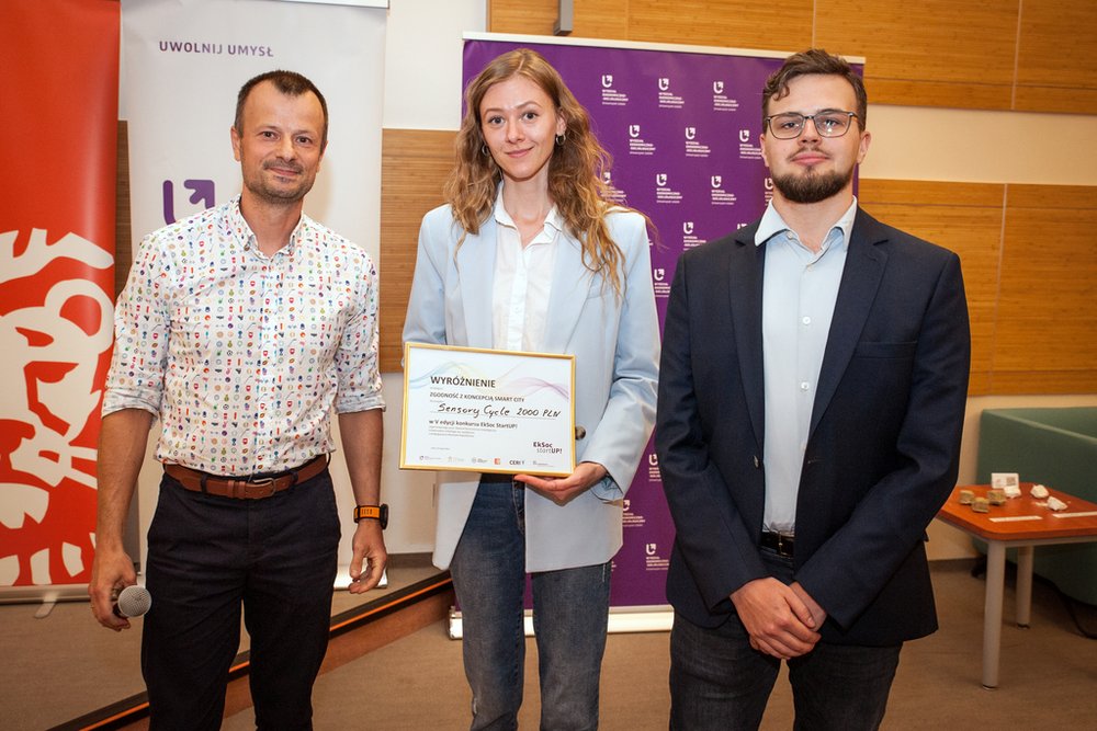 Winners and members of the Jury of the Eksoc StartUP! competition