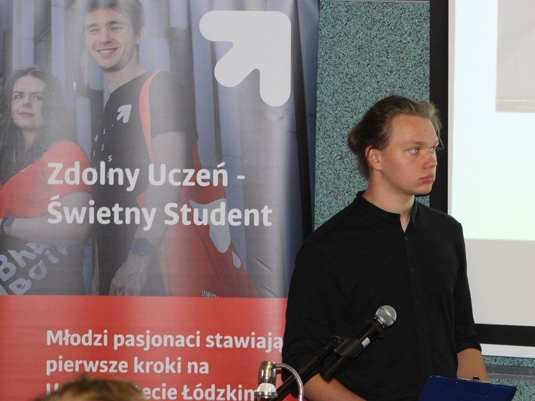 Uczestnik seminarium podsumowującego VII edycję programu "Zdolny uczeń-świetny student" na WBIOŚ