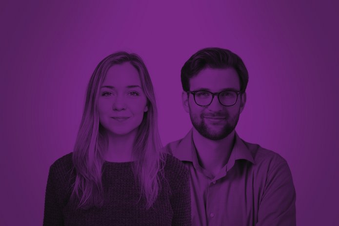 dwoje młodych ludzi