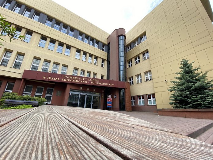 wejście do budynku D