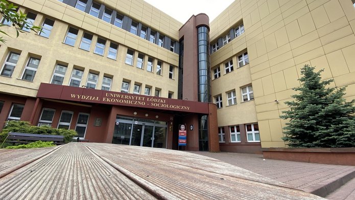 wejście do budynku D
