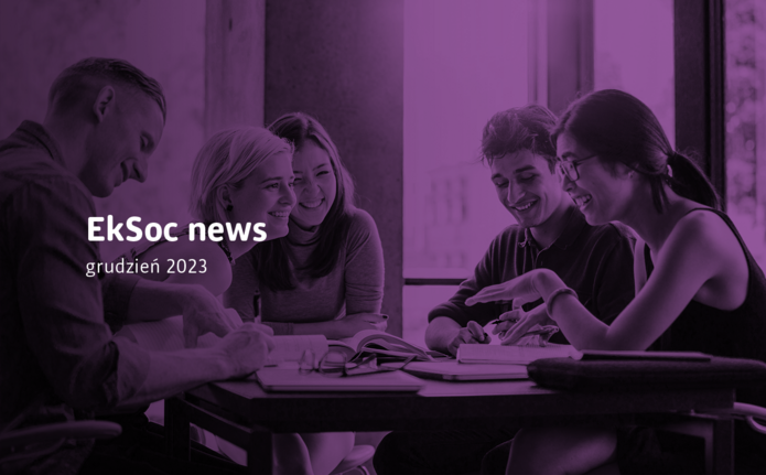 grupa młodych ludzi pracująca przy stole