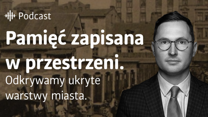 Baner z napisem Pamięć zapisana w przestrzeni i zdjęcie portretowe dra Adama Sitarka