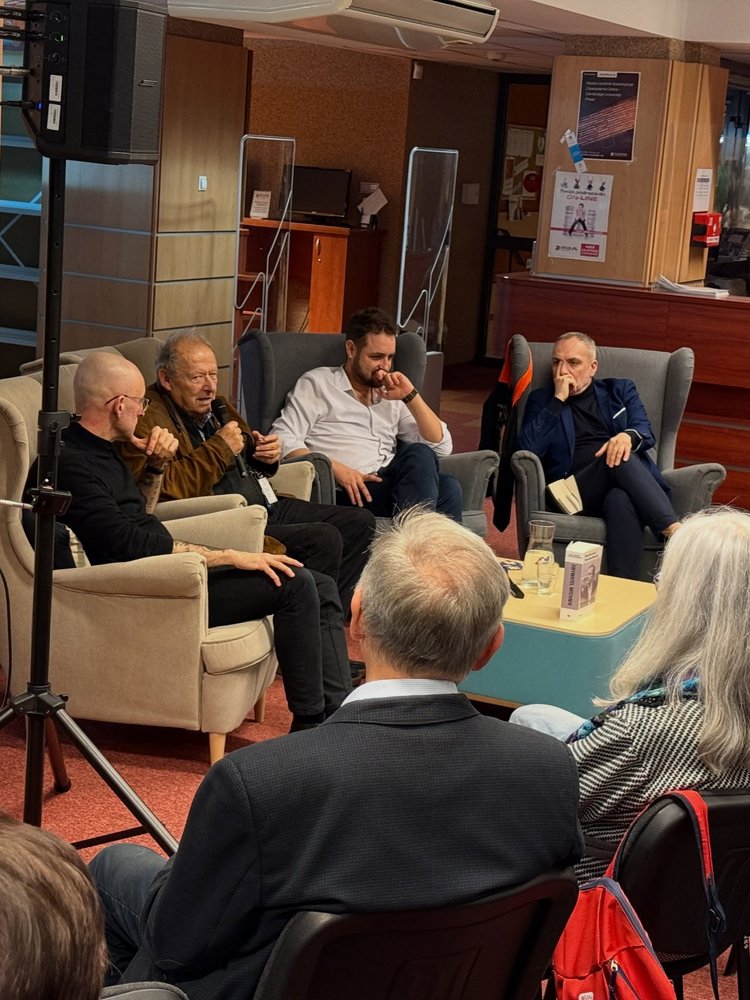 Zdjęcie ze spotkania - zaproszeni goście