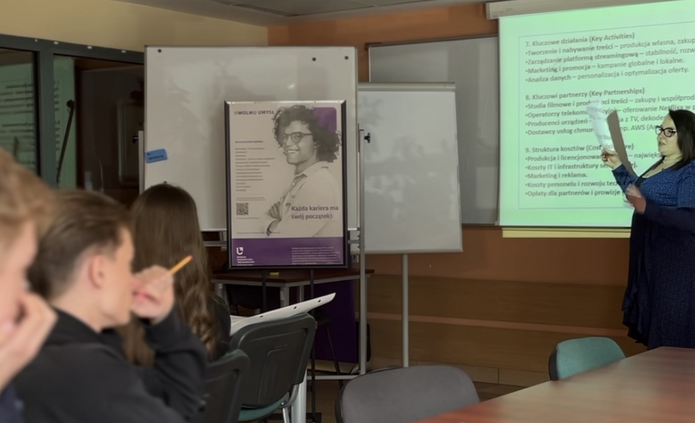 Osoby uczestniczące w spotkaniu na Wydziale Ekonomiczno-Socjologicznym UŁ