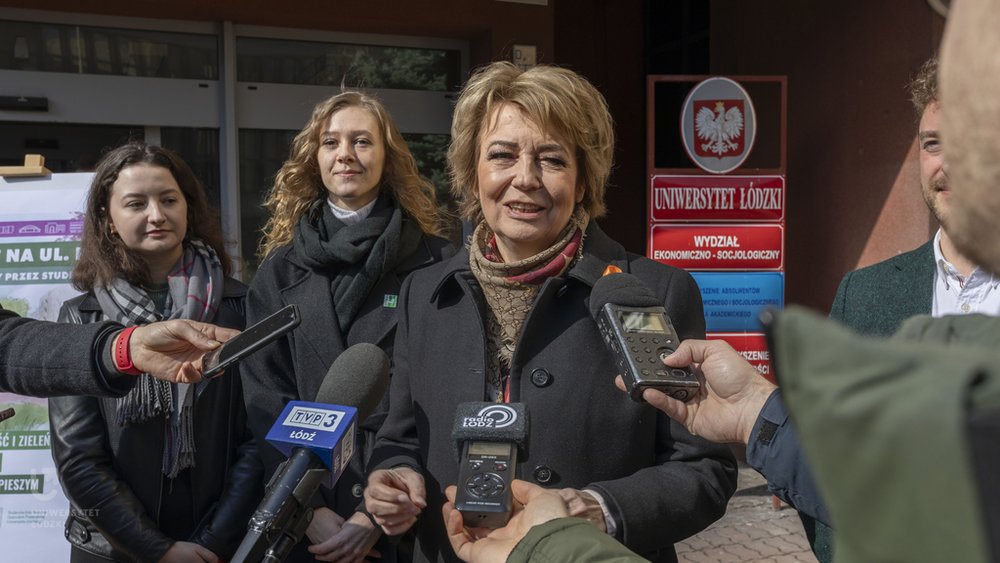 the press conference 