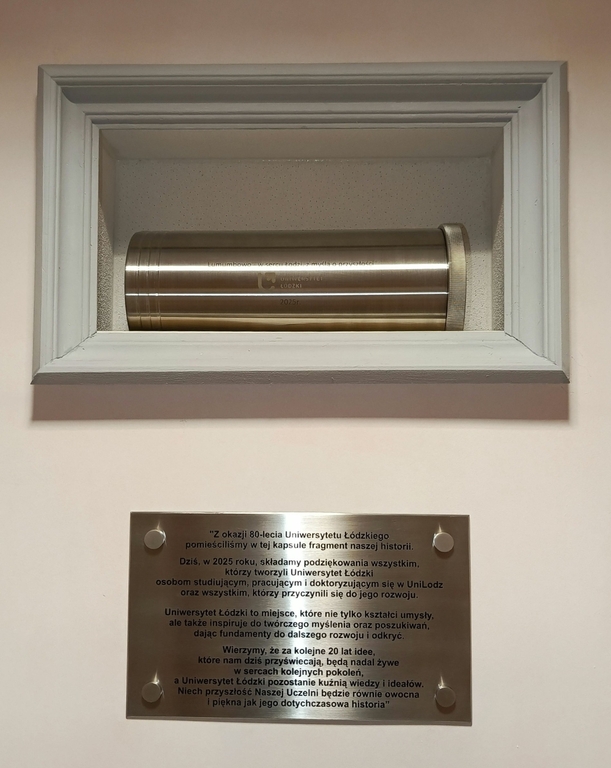 Kapsuła UŁ w miejscu wmurowania.