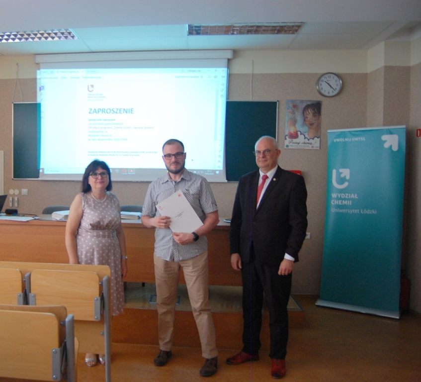 Prorektor UŁ ds. studentów i jakości kształcenia, dr hab. Robert Zakrzewski, prof. UŁ, Dziekan Wydziału Chemii UŁ prof. dr hab. Sławomira Skrzypek i Mentor programu. nauczyciel akademicki 